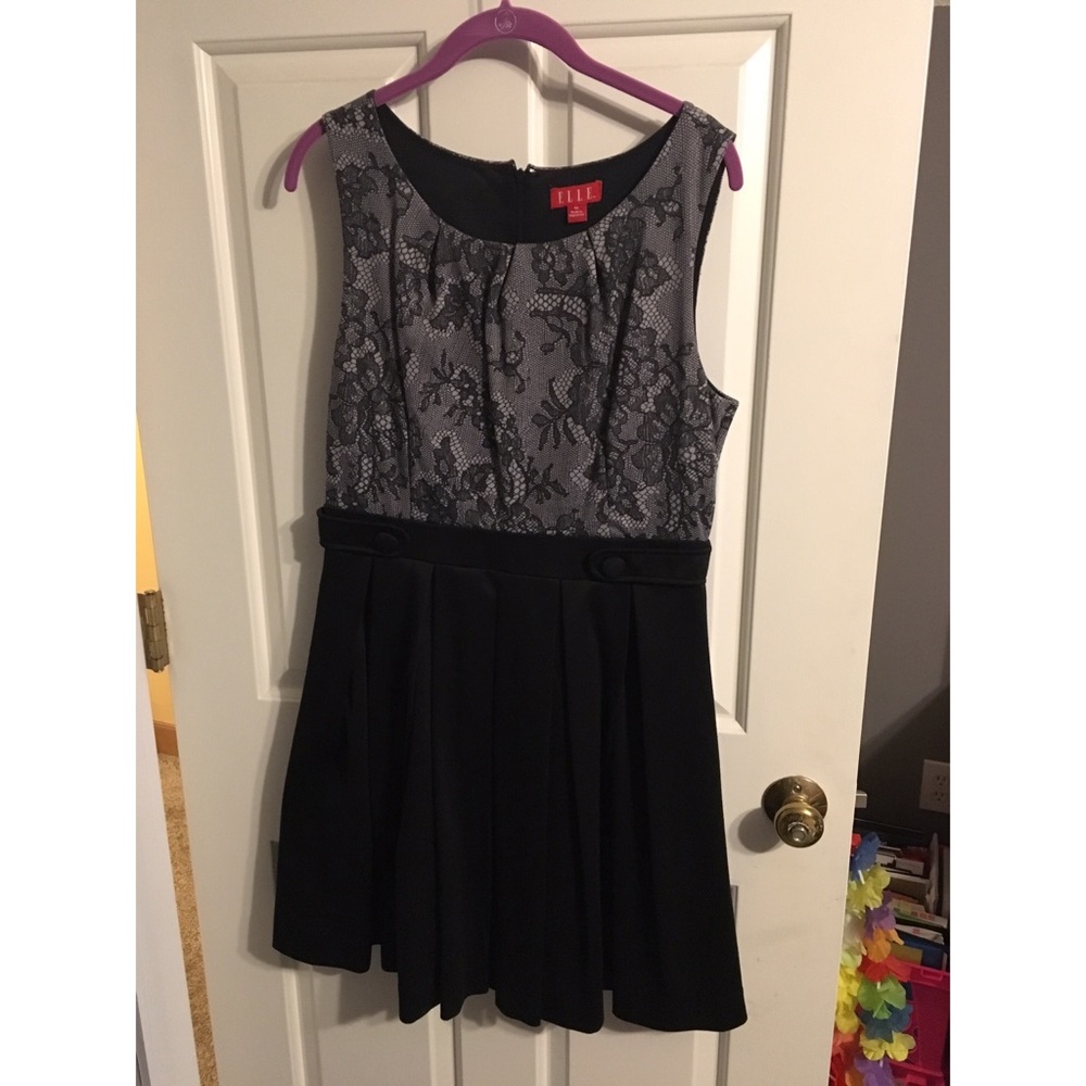 Elle size M black and grey flowered dress